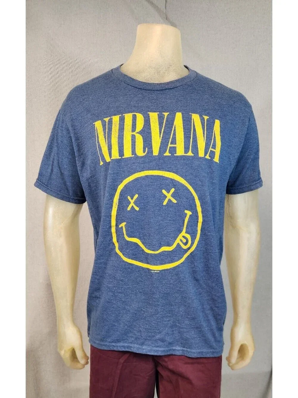 Nirvana Smiley Blue 2015 Graphic Print LARGE Crew Nck Short Slv T Shirt Top USED - Picture 1 of 6